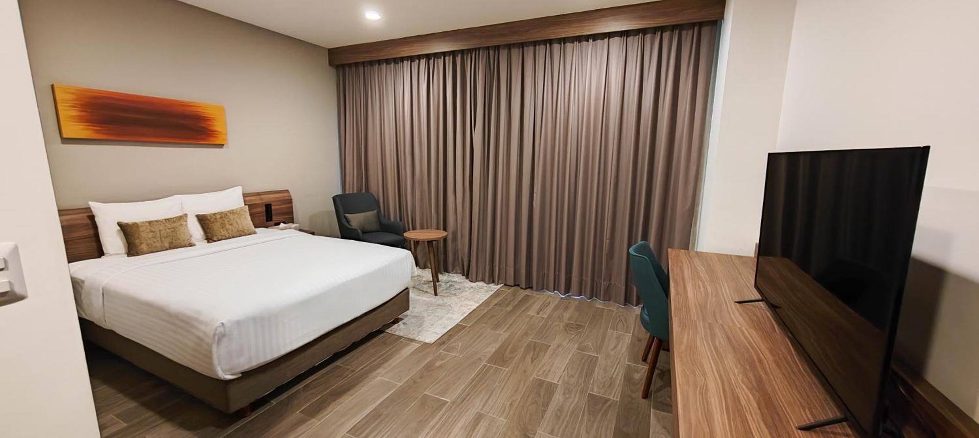 Fujitaya Queretaro Hotel Exterior photo A bedroom at the hotel