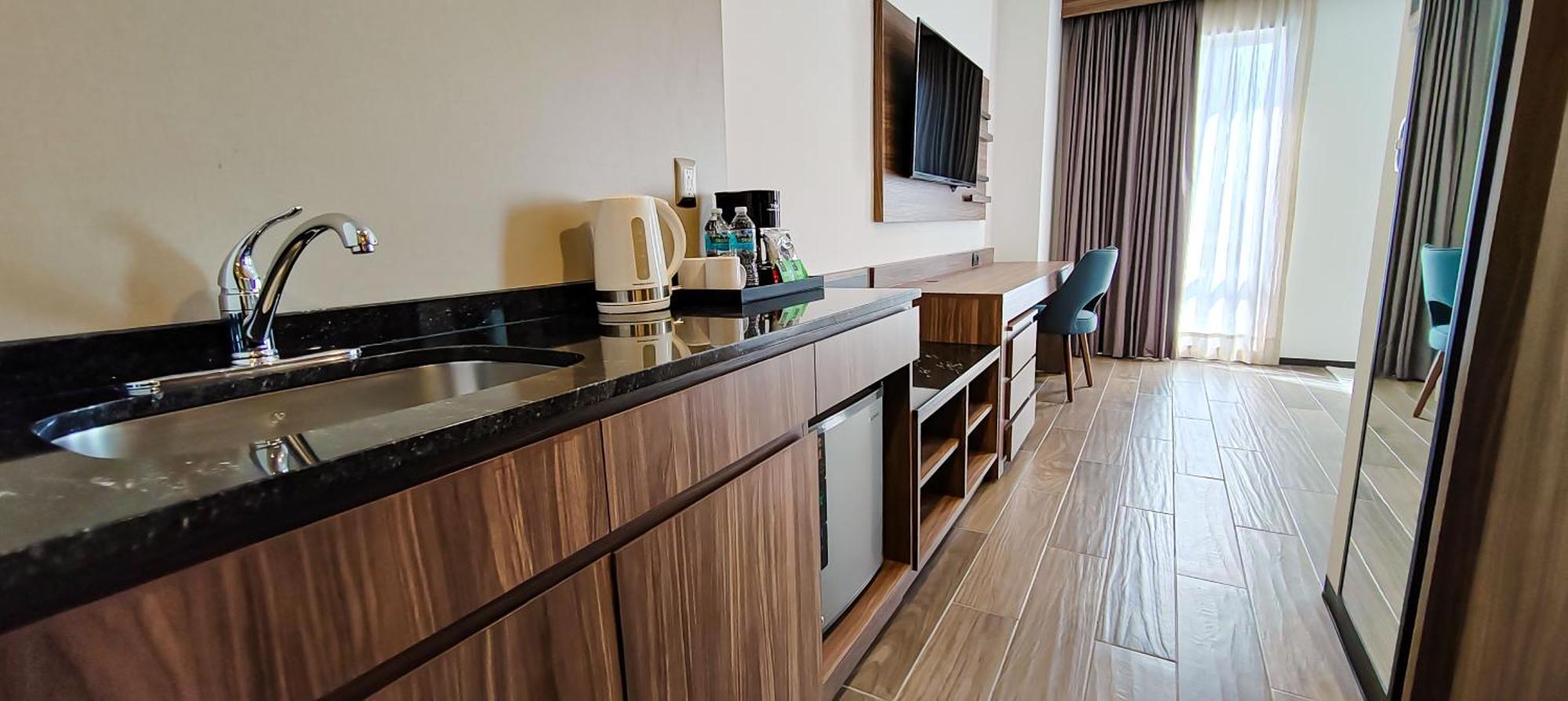 Fujitaya Queretaro Hotel Exterior photo A kitchenette in a hotel room