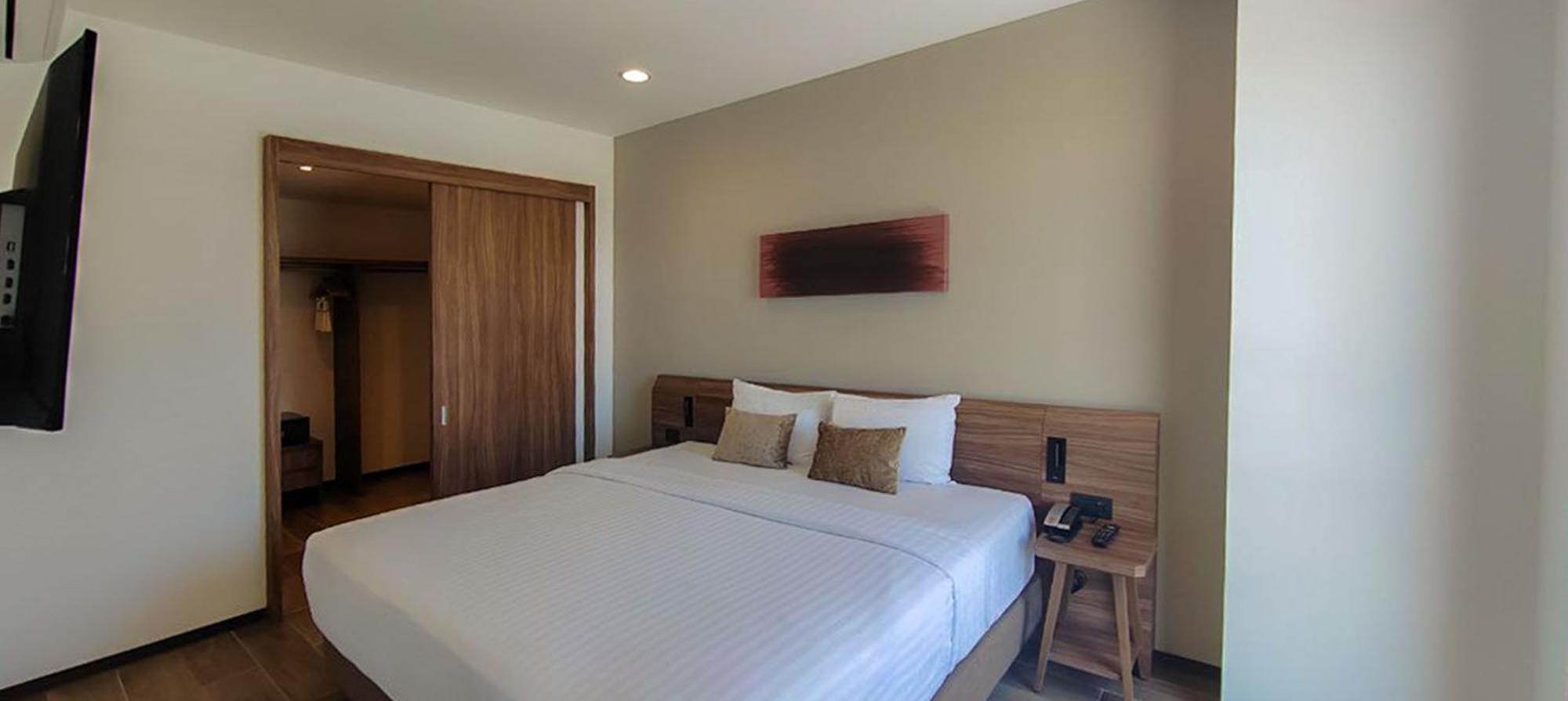 Fujitaya Queretaro Hotel Exterior photo A bedroom at the hotel